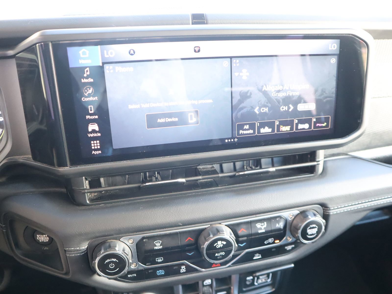 Used 2025 Jeep Wrangler Unlimited Rubicon 4xe image 40