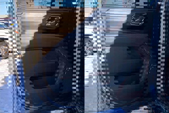 Used 2023 GMC Yukon XL SLT image 23