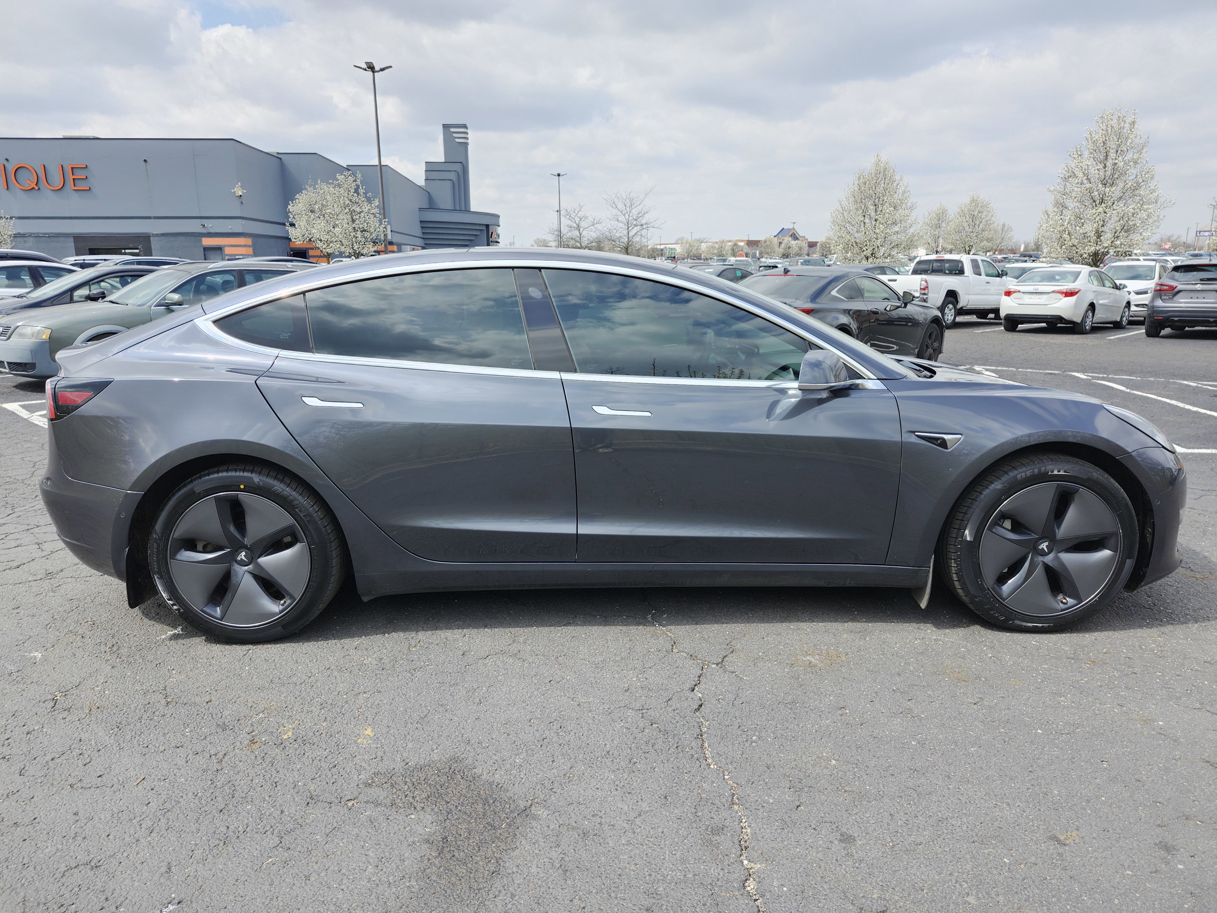 Used 2018 Tesla Model 3 Long Range image 17