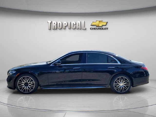 Used 2022 Mercedes-Benz S 580 4MATIC Sedan w/ AMG Line Package image 3