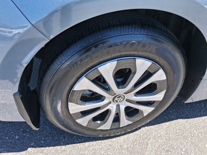 Used 2021 Toyota Corolla LE FWD image 18