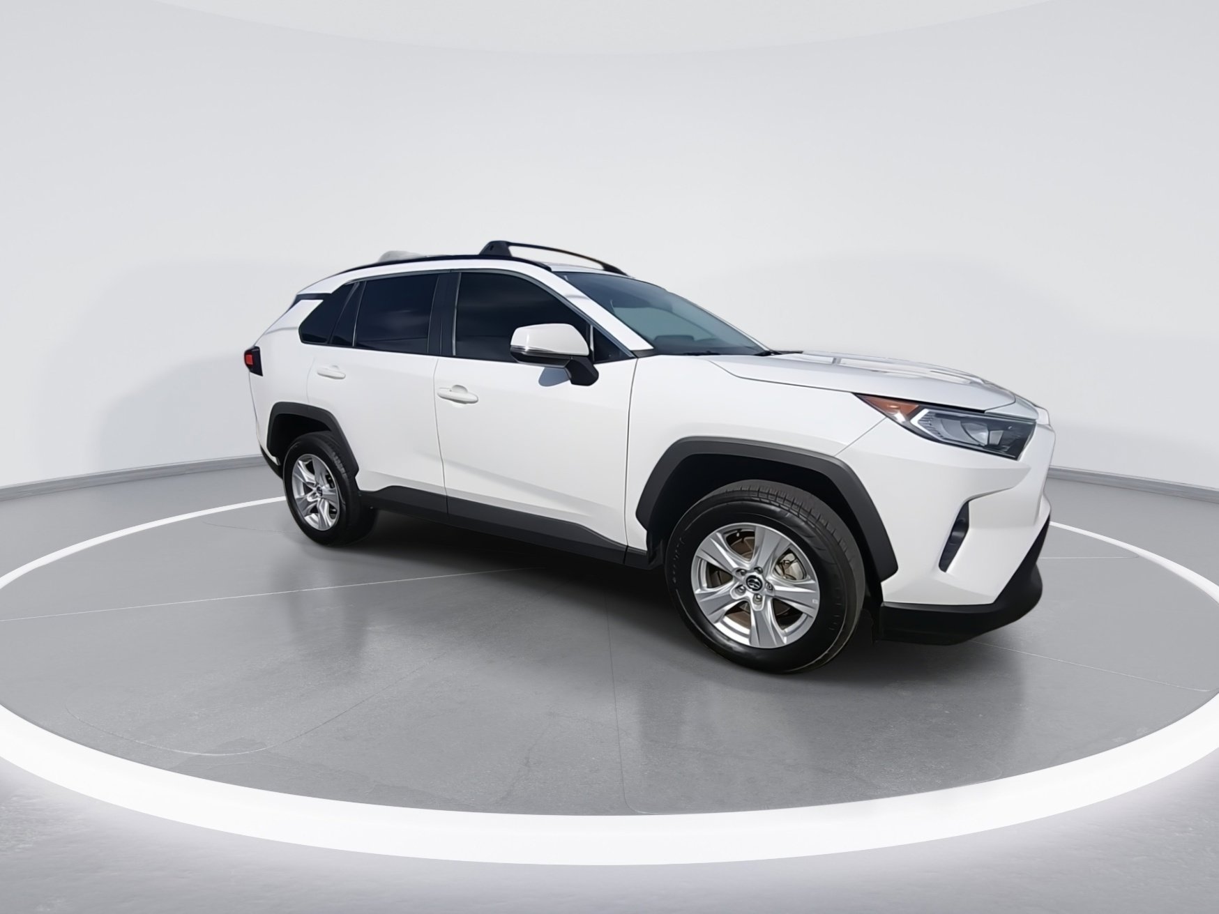 Used 2021 Toyota RAV4 XLE image 2
