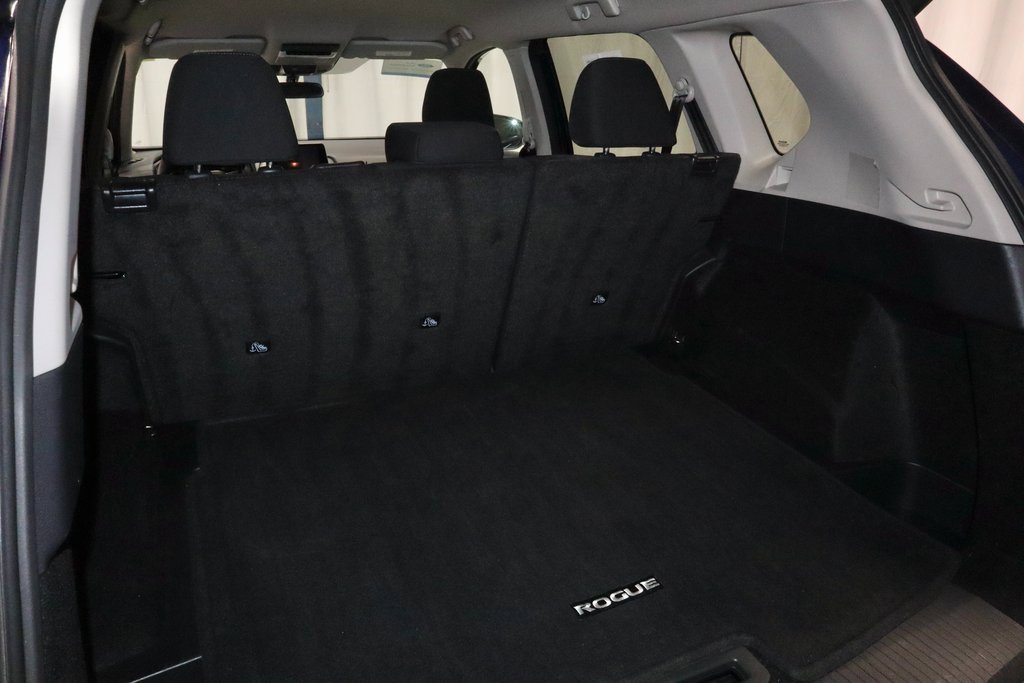 Certified 2025 Nissan Rogue SV image 19