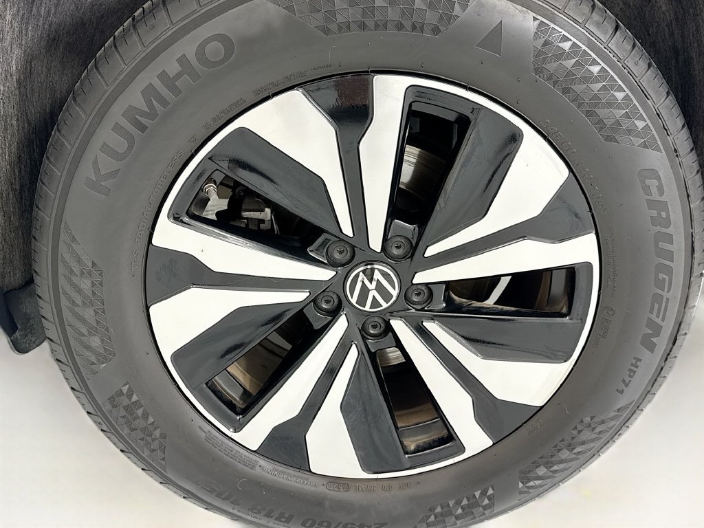 Used 2024 Volkswagen Atlas Cross Sport SE FWD image 29