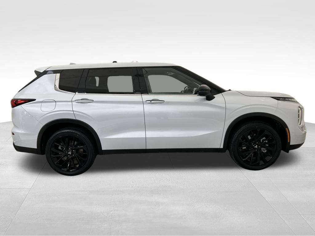 Used 2024 Mitsubishi Outlander SE Black Edition image 6