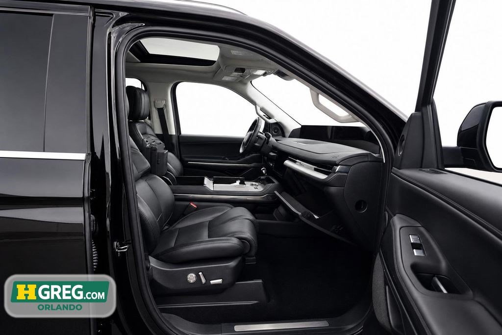 Used 2025 Lincoln Navigator Reserve AWD/4WD image 14
