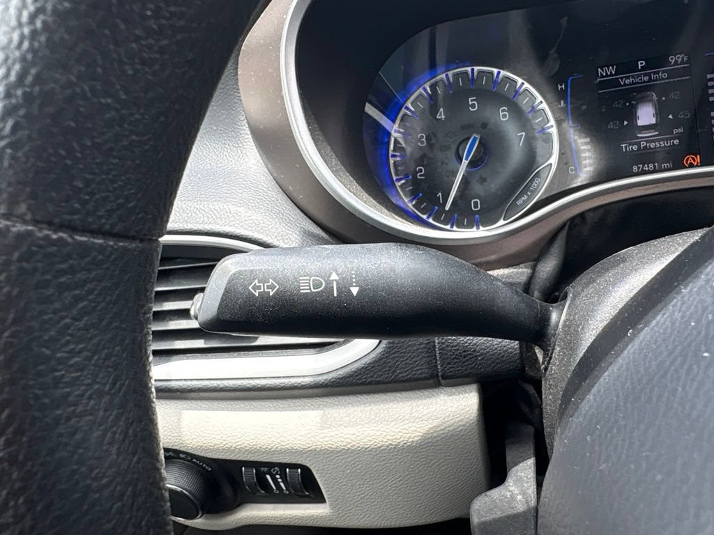 Used 2020 Chrysler Voyager Lxi FWD image 26