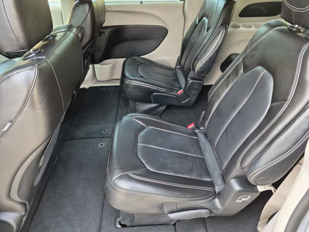 Used 2023 Chrysler Pacifica Touring-L FWD image 33
