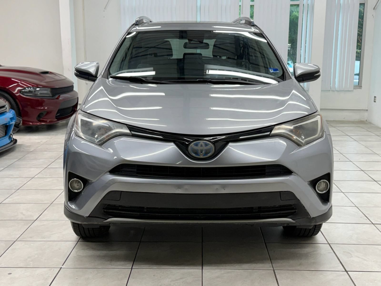 Used 2017 Toyota RAV4 XLE AWD/4WD image 2