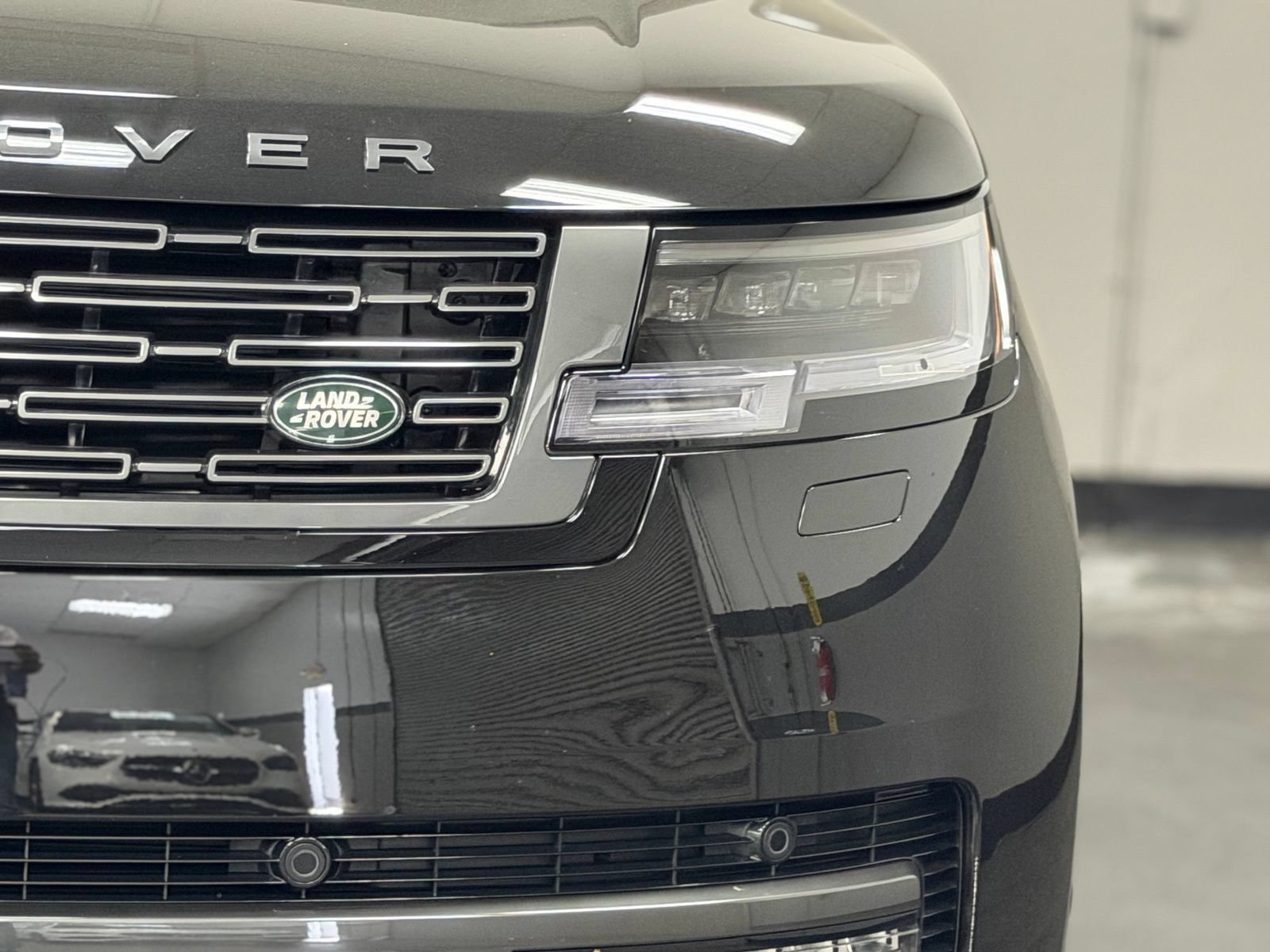 Used 2025 Land Rover Range Rover SE AWD/4WD image 8