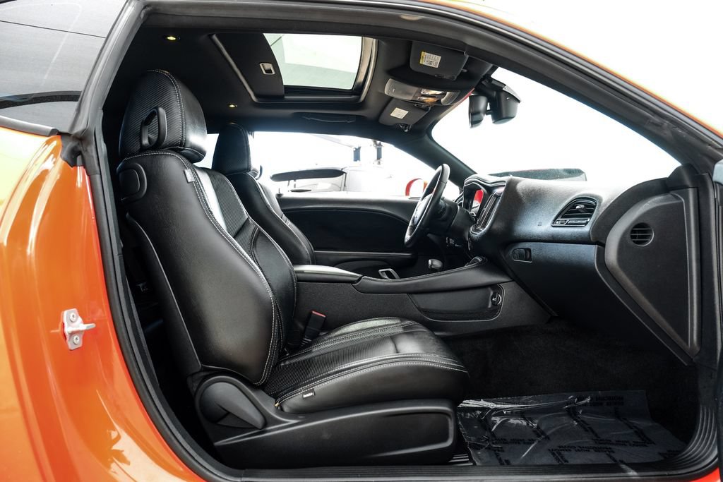 Used 2016 Dodge Challenger R/T w/ Blacktop Package RWD image 31