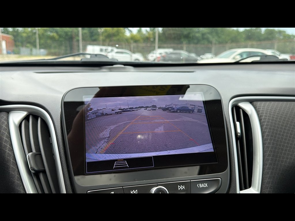 Used 2022 Chevrolet Malibu LT FWD image 18