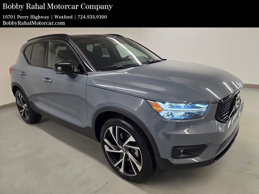 Used 2022 Volvo XC40 T5 R-Design w/ Advanced Package image 1