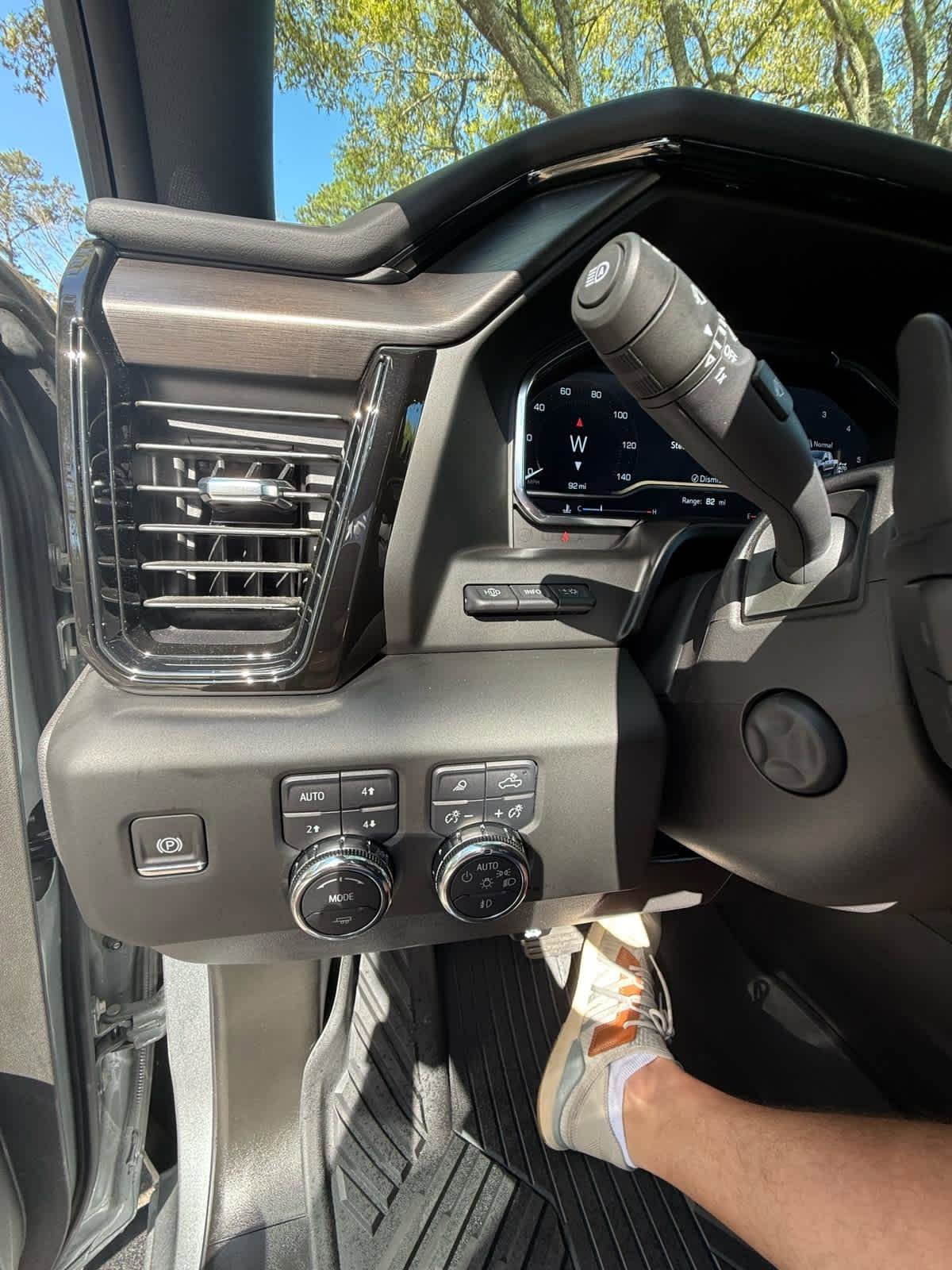 Used 2025 GMC Sierra 1500 AT4 w/ AT4 Premium Package AWD/4WD image 18