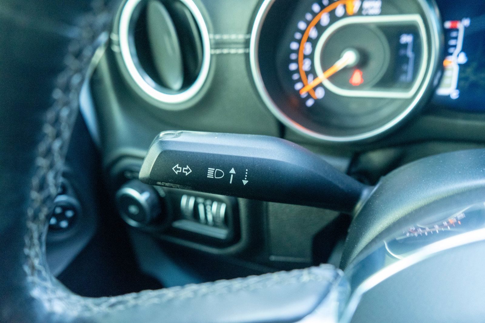 Used 2018 Jeep Wrangler Unlimited Sahara w/ Uconnect 4C Nav & Sound Group image 25