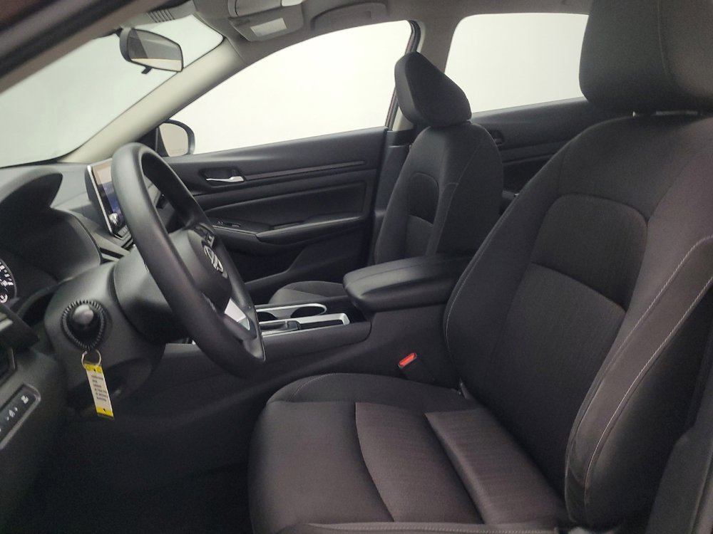 Used 2024 Nissan Altima 2.5 SV image 17