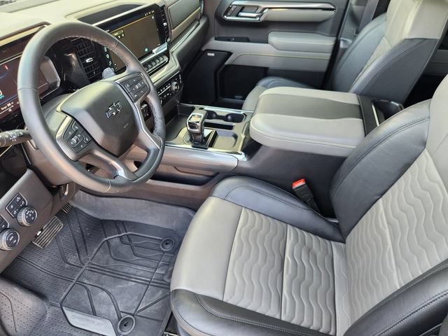 Used 2025 Chevrolet Silverado 1500 ZR2 w/ Dark Appearance Package AWD/4WD image 4