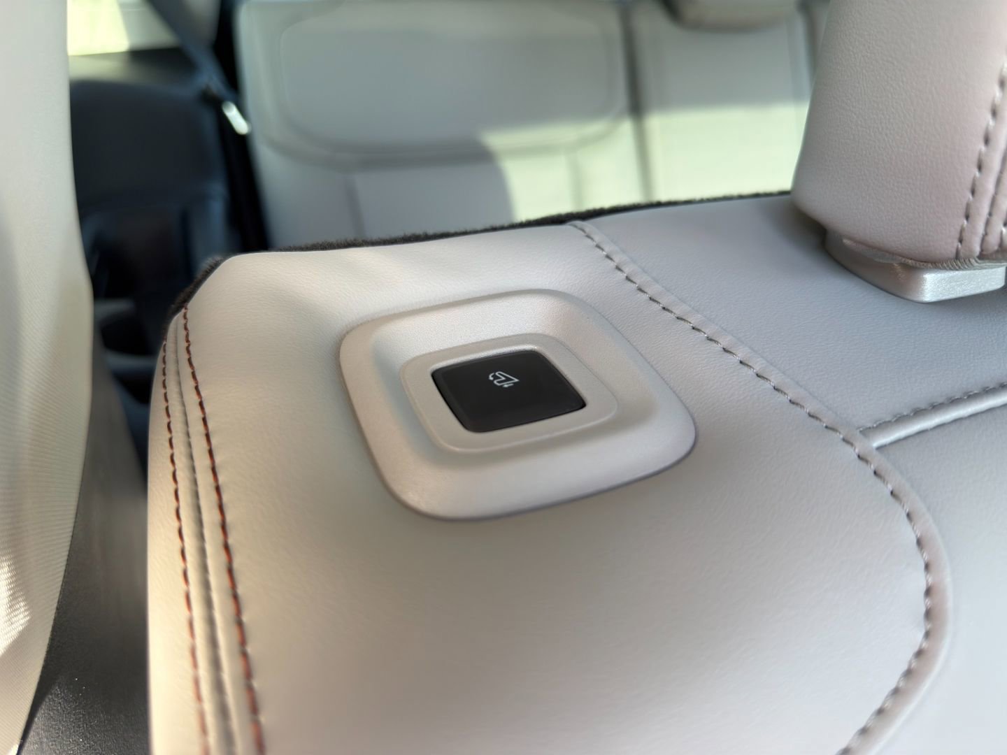 New 2025 Ford Expedition Active image 14