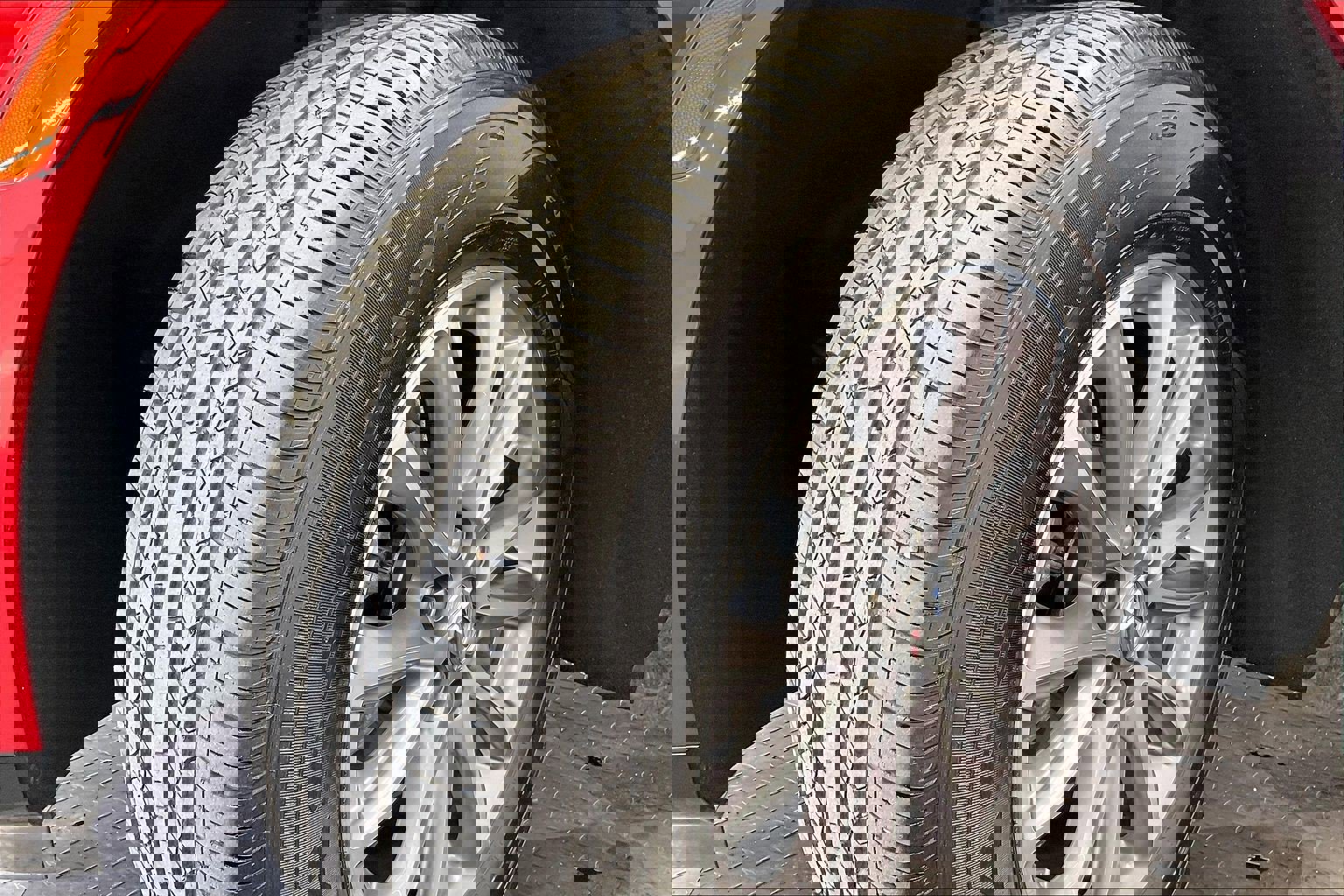 Used 2023 Buick Enclave Essence image 32