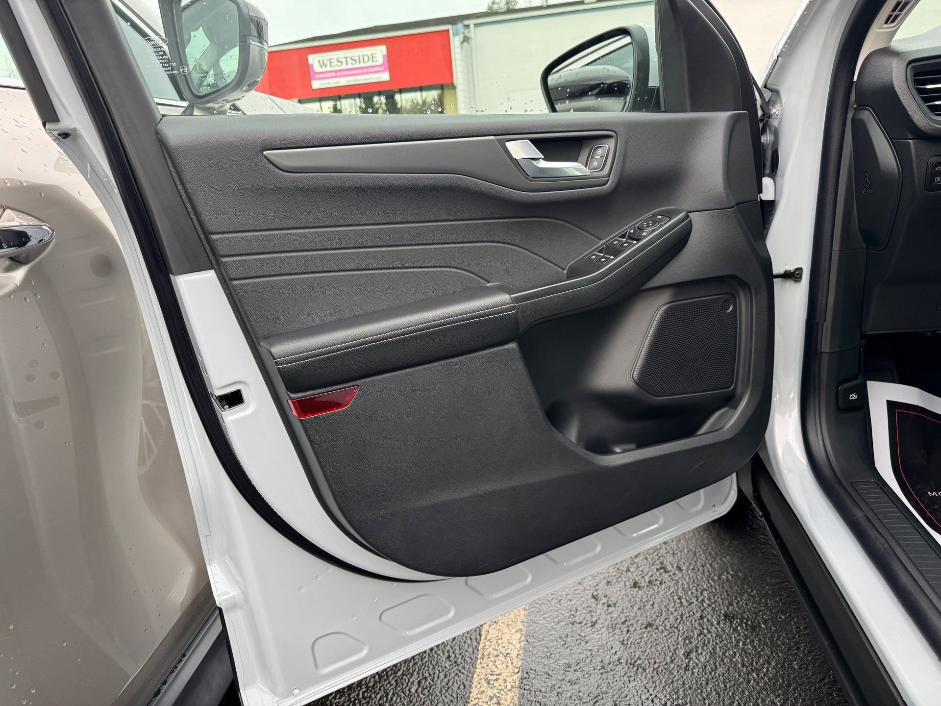 Used 2025 Ford Escape SE image 36