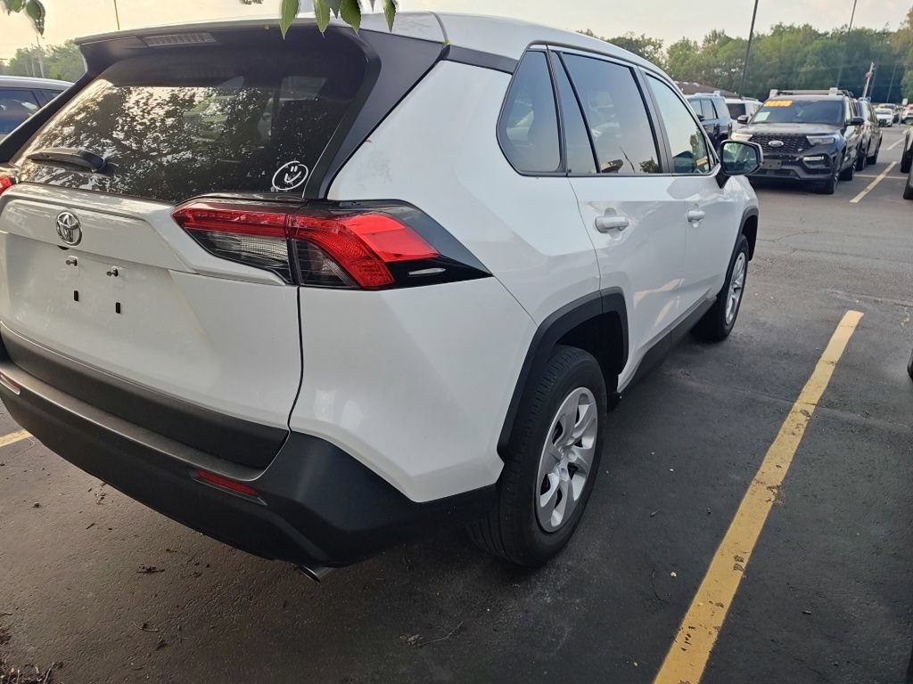 Used 2023 Toyota RAV4 LE AWD/4WD image 5