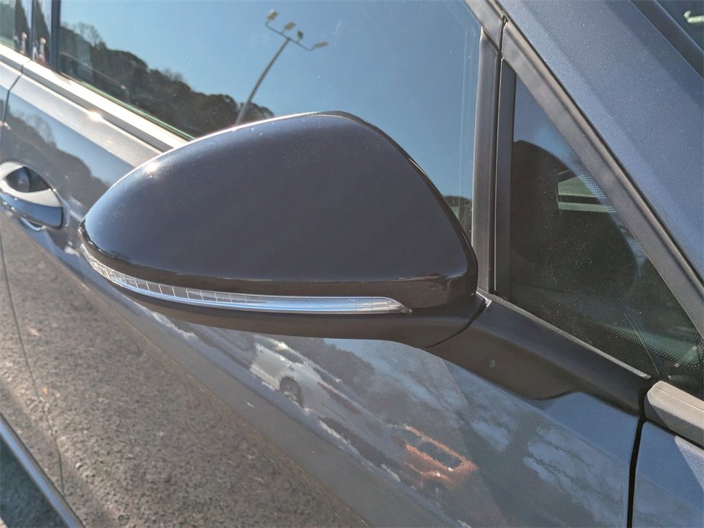 Used 2019 Volkswagen Golf R 4-Door image 12