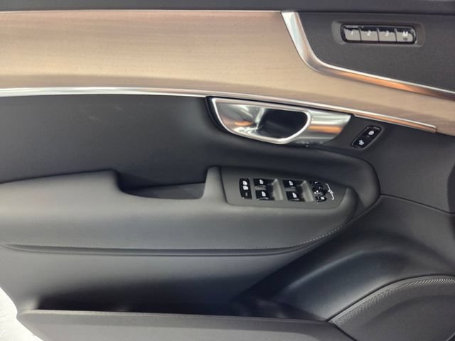 New 2026 Volvo XC90 B5 Plus w/ Protection Package Premier AWD/4WD image 21