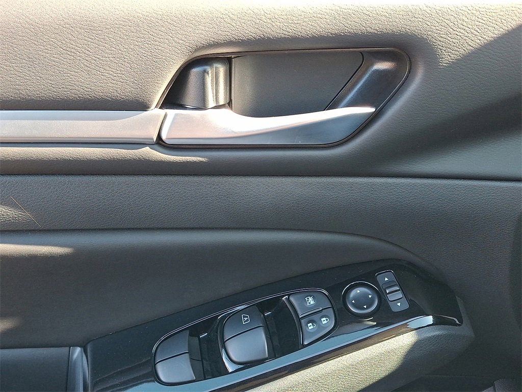 Used 2023 Nissan Altima 2.5 SV image 4
