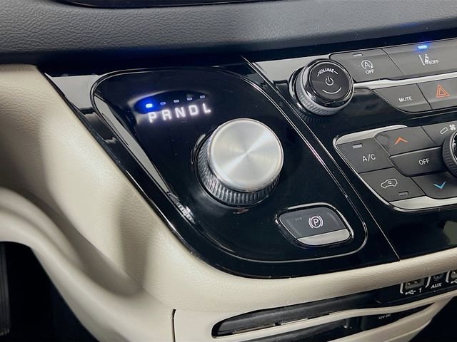 Used 2022 Chrysler Pacifica Touring-L image 22