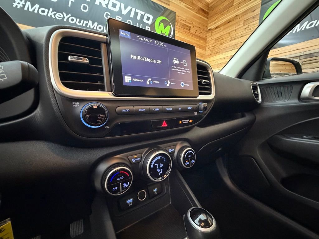 Used 2023 Hyundai Venue SEL FWD image 17