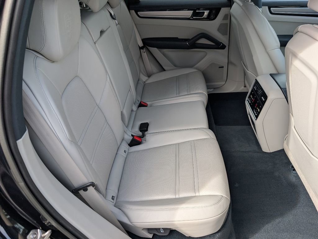 Used 2023 Porsche Cayenne S Platinum AWD/4WD image 7