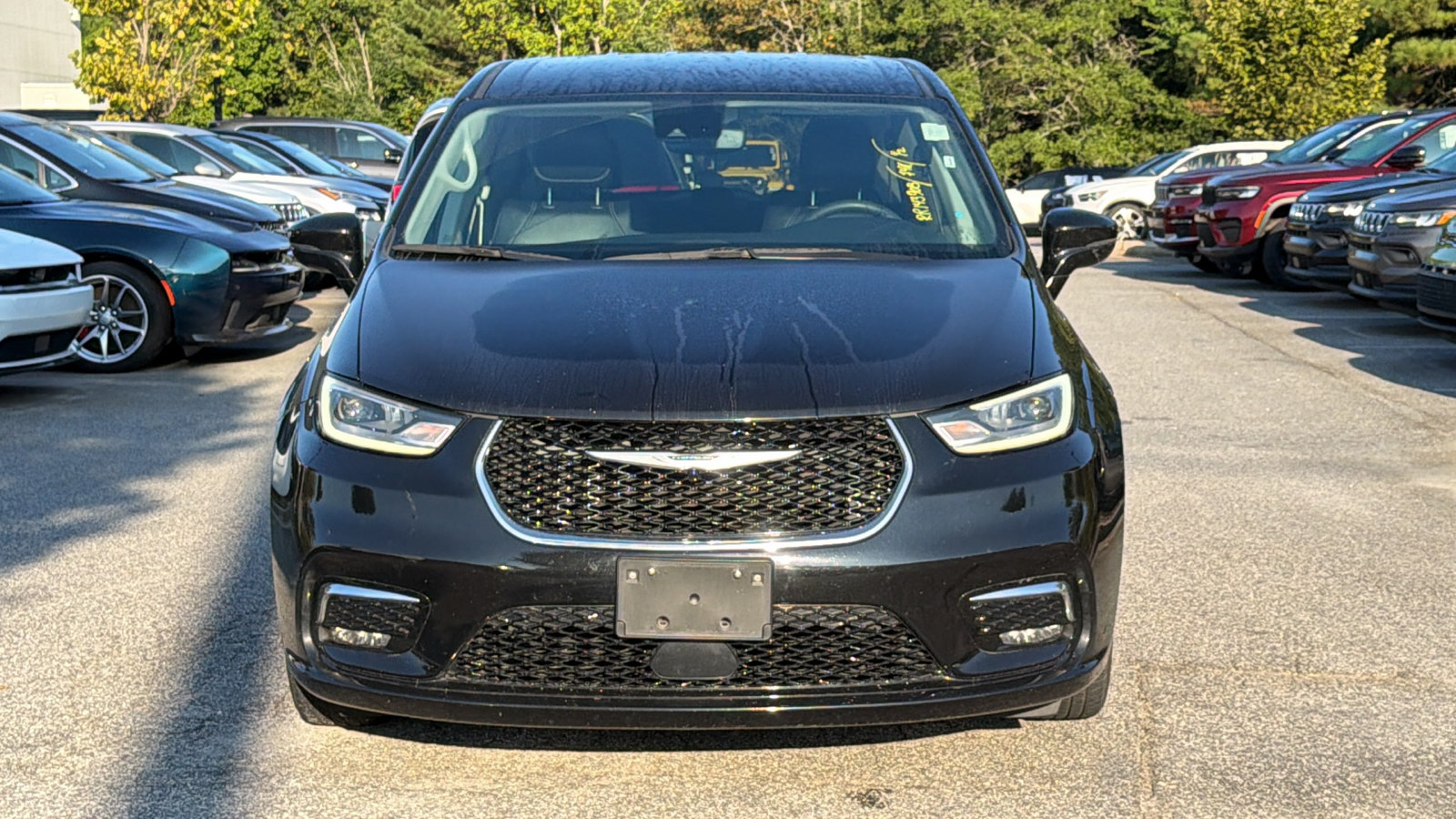 Used 2024 Chrysler Pacifica Touring-L FWD image 3