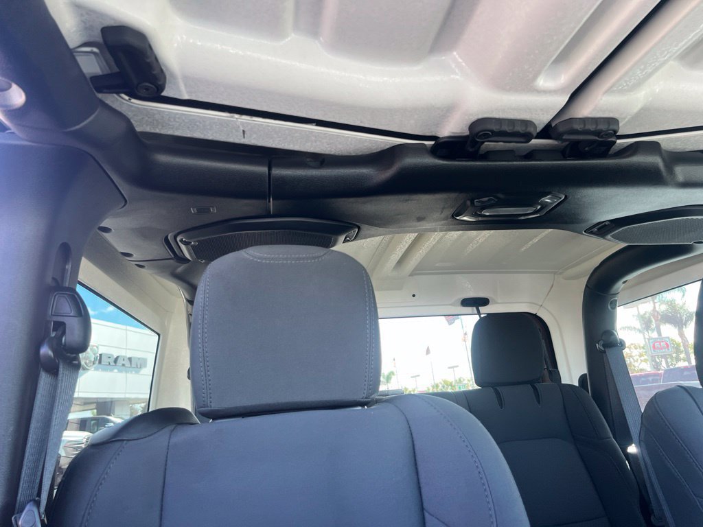 Used 2021 Jeep Wrangler Sport AWD/4WD image 19