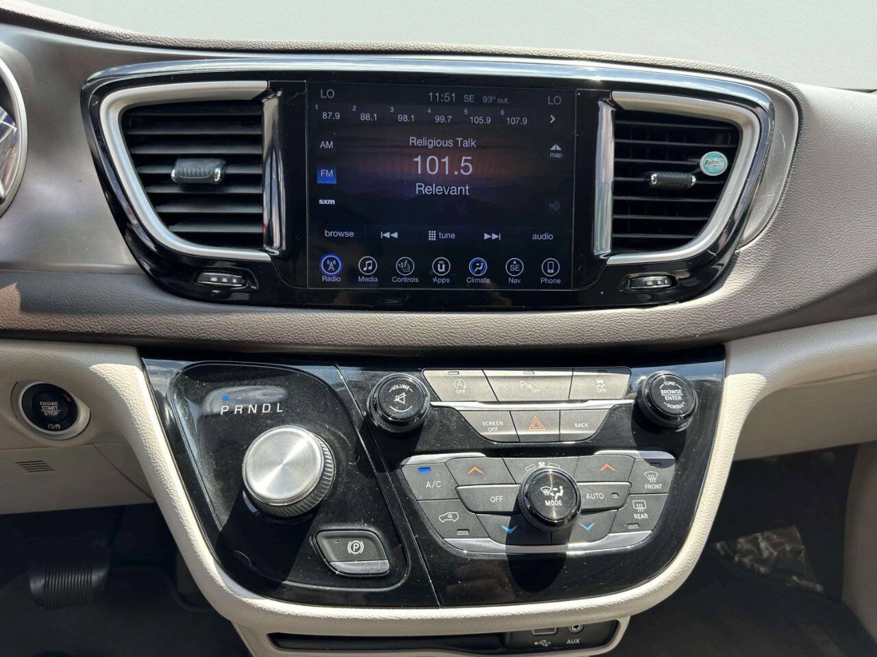 Used 2017 Chrysler Pacifica Touring-L FWD image 28