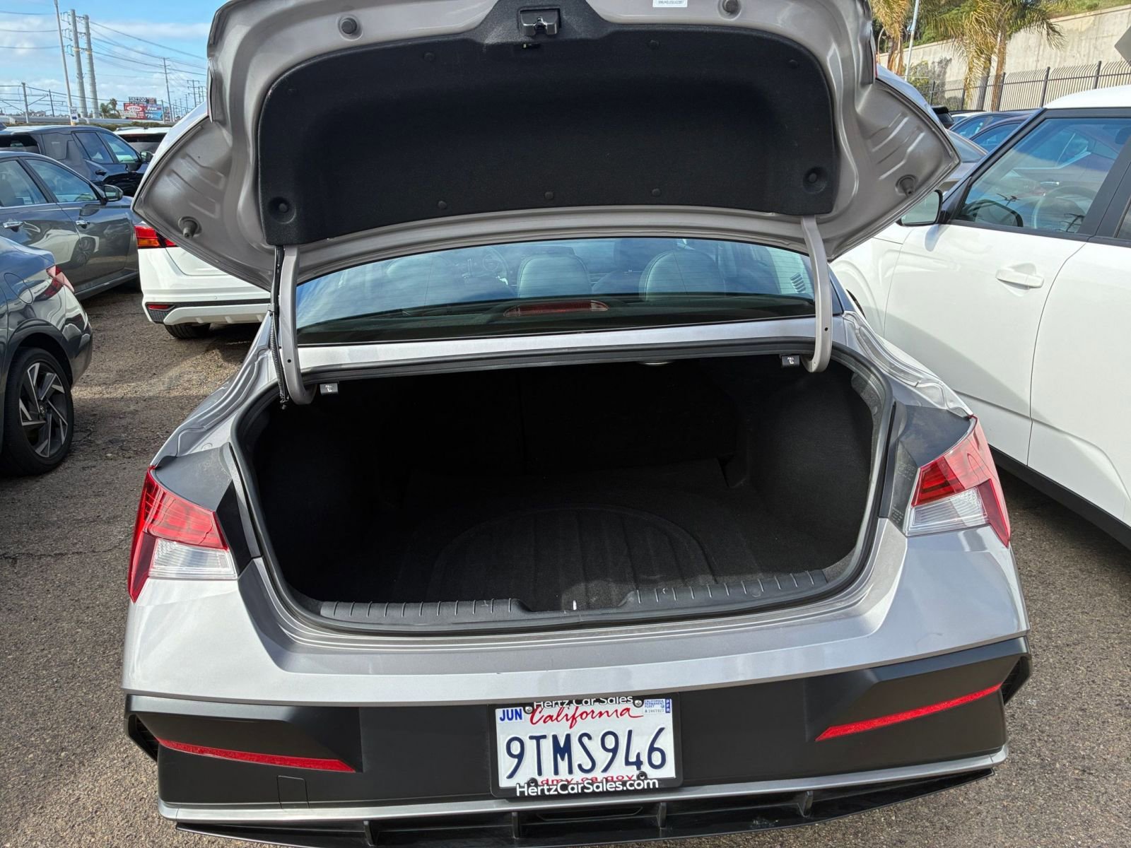 Used 2025 Hyundai Elantra Limited FWD image 33