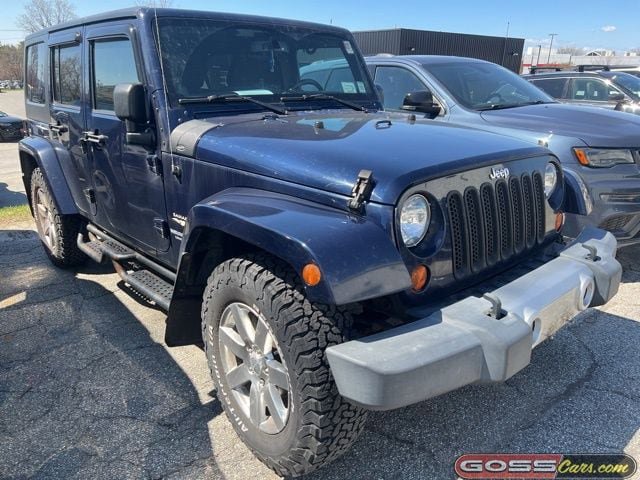 Used 2013 Jeep Wrangler Unlimited Sahara w/ Connectivity Group AWD/4WD image 2