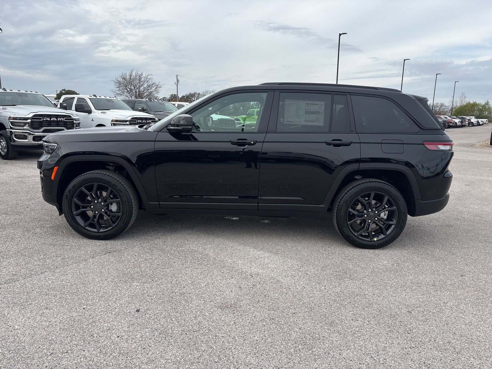New 2025 Jeep Grand Cherokee Limited w/ Trailer Tow Package AWD/4WD video 2