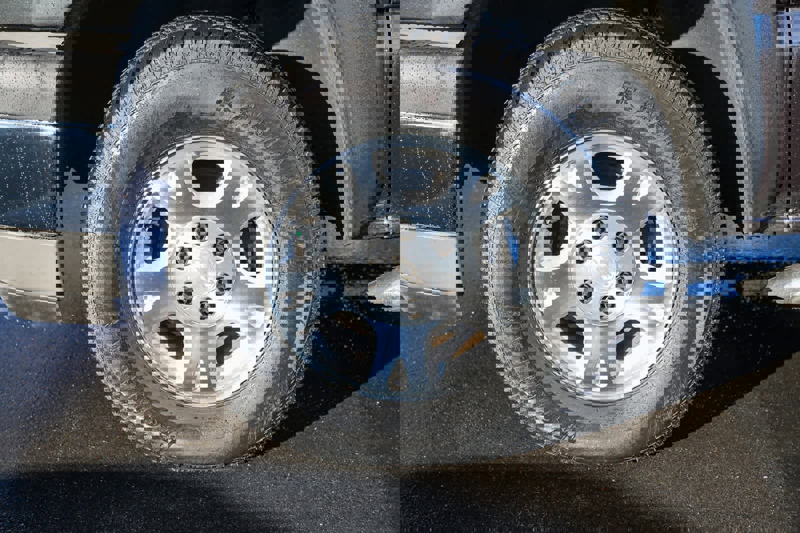 Used 2005 Chevrolet Avalanche Z71 w/ Sun And Sound Package image 8