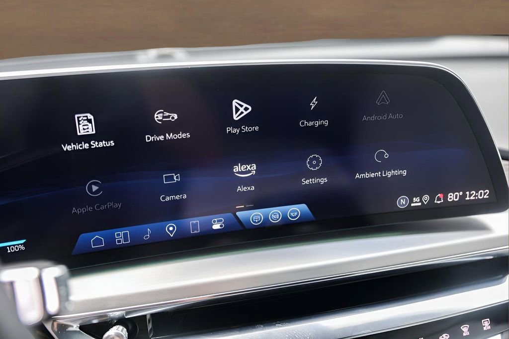 Used 2025 Cadillac Lyriq Luxury RWD image 16