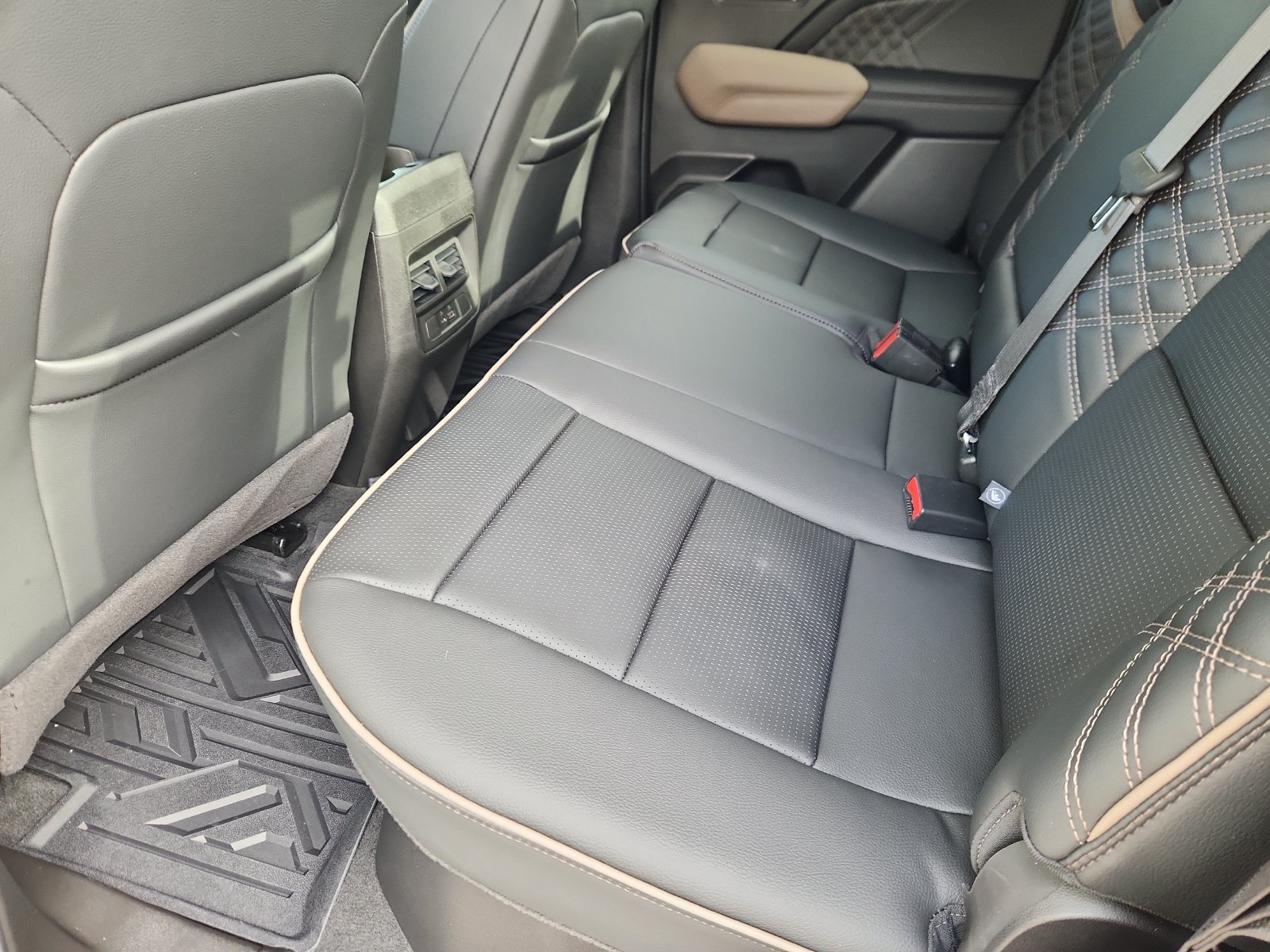Used 2026 GMC Canyon Denali AWD/4WD image 11