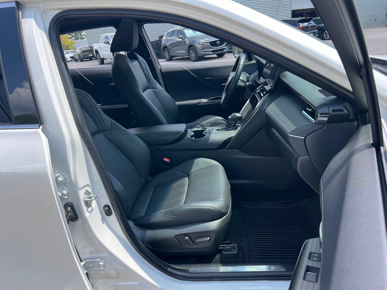 Used 2024 Toyota Venza Limited AWD/4WD image 38