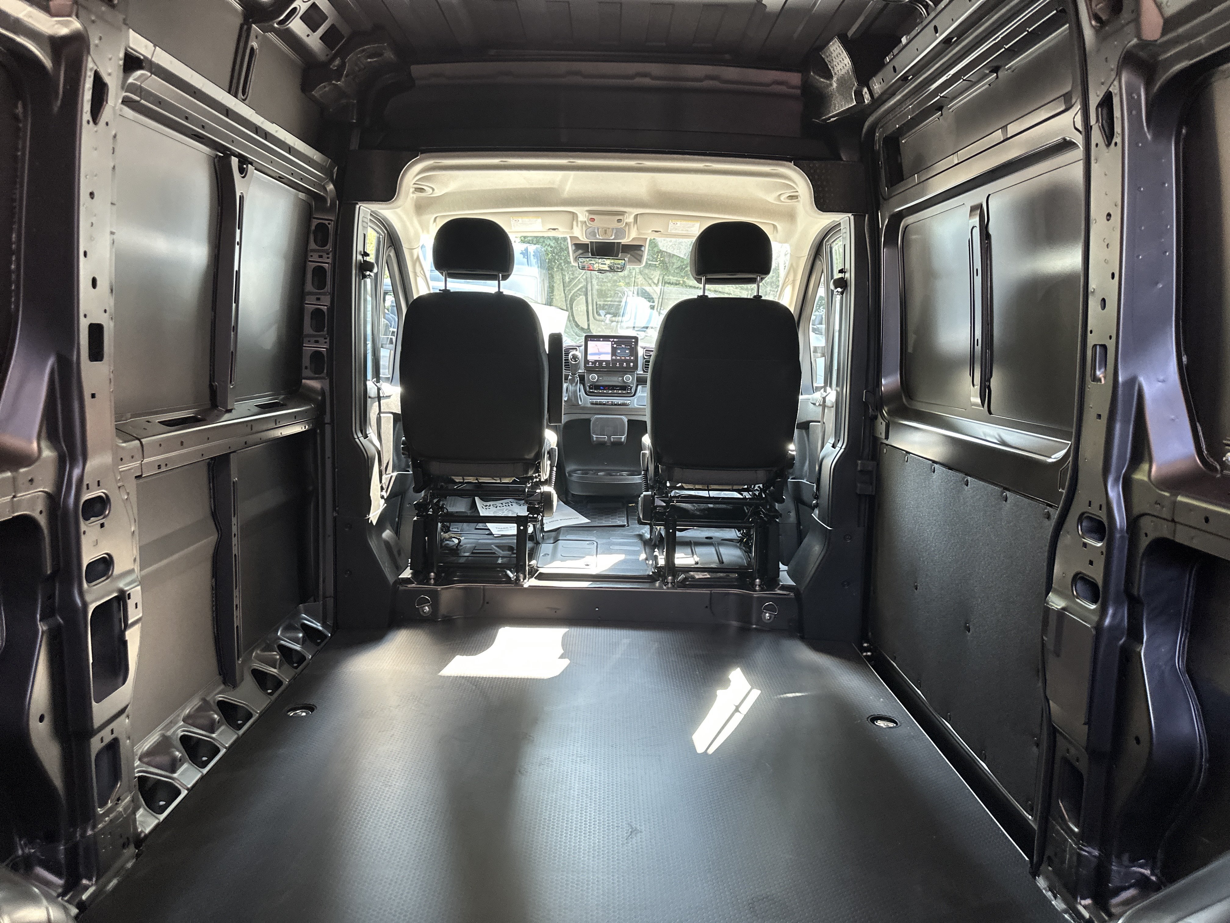 New 2026 RAM ProMaster 2500 w/ Premium Convenience Group FWD image 16