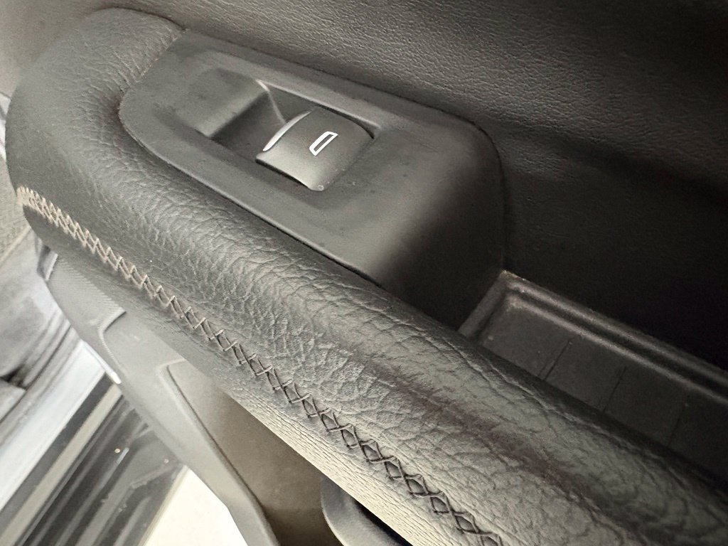 Used 2025 GMC Yukon XL Denali AWD/4WD image 19