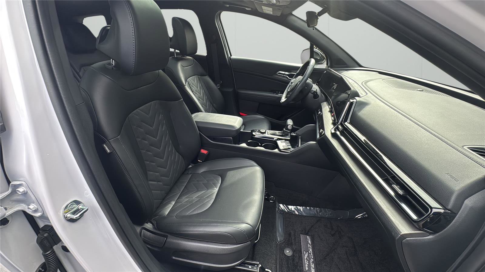 Used 2025 Kia Sportage X-Line w/ Premium Package image 14
