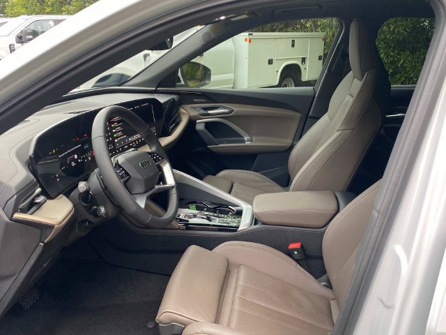 Used 2025 Audi Q5 Premium Plus AWD/4WD image 11