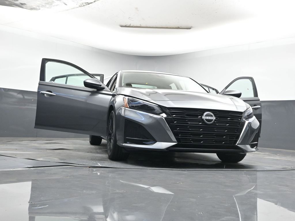New 2025 Nissan Altima 2.5 SV w/ SV Special Edition Package image 46
