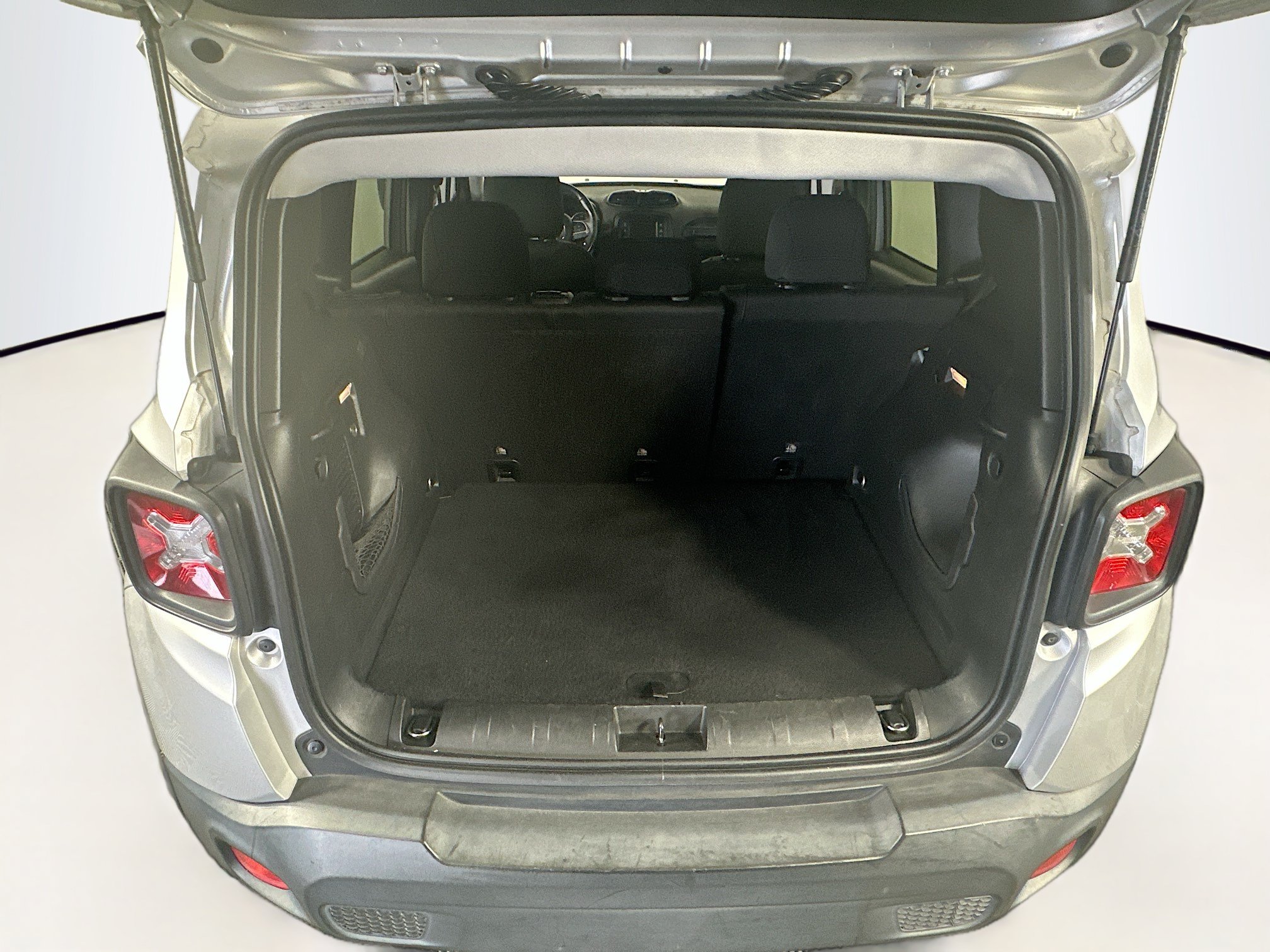 Used 2016 Jeep Renegade Latitude FWD image 28