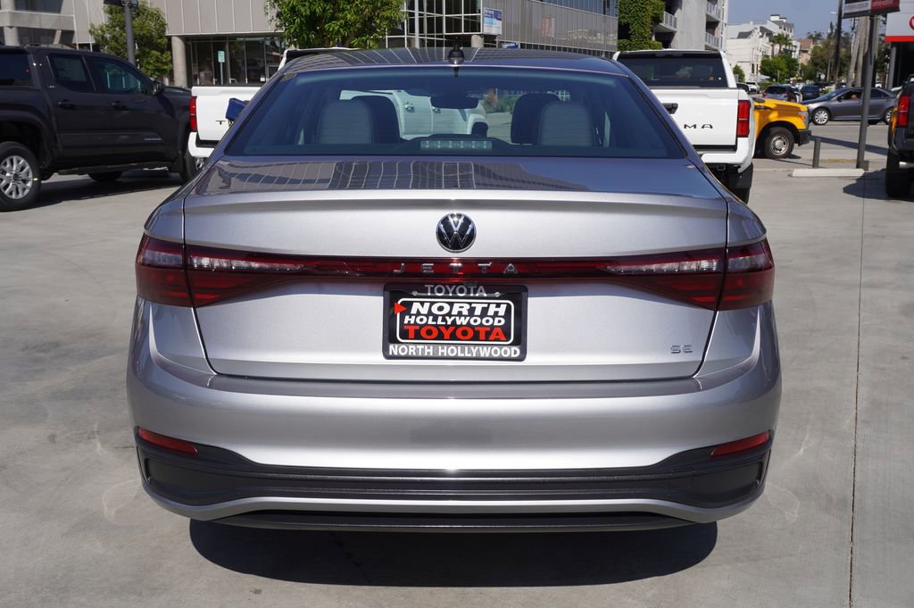Used 2025 Volkswagen Jetta SE image 6