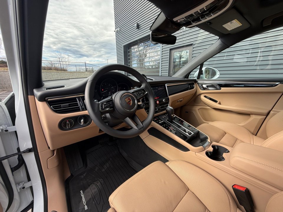 New 2026 Porsche Macan Turbo image 4