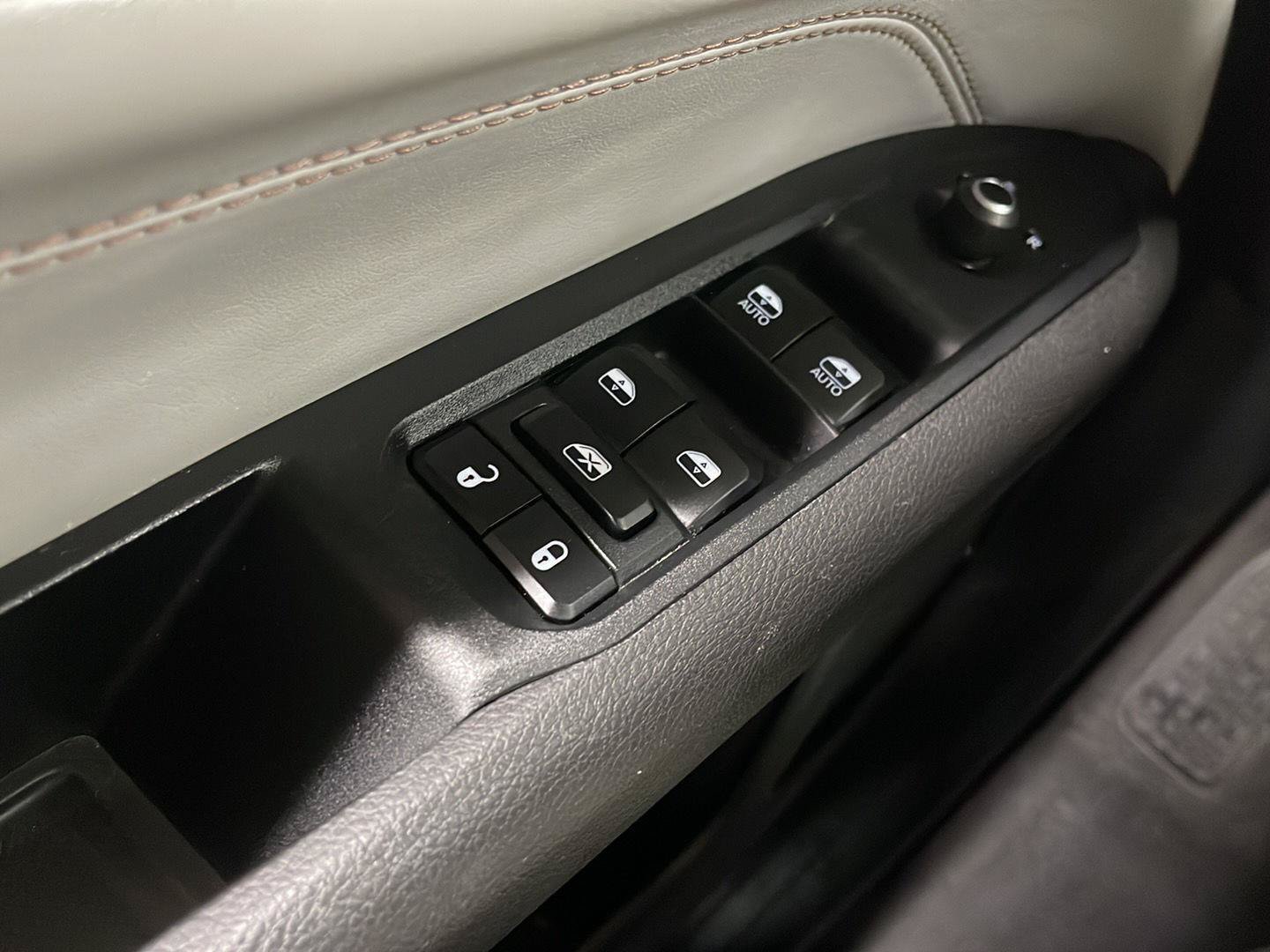 Used 2025 Jeep Compass Limited AWD/4WD image 13